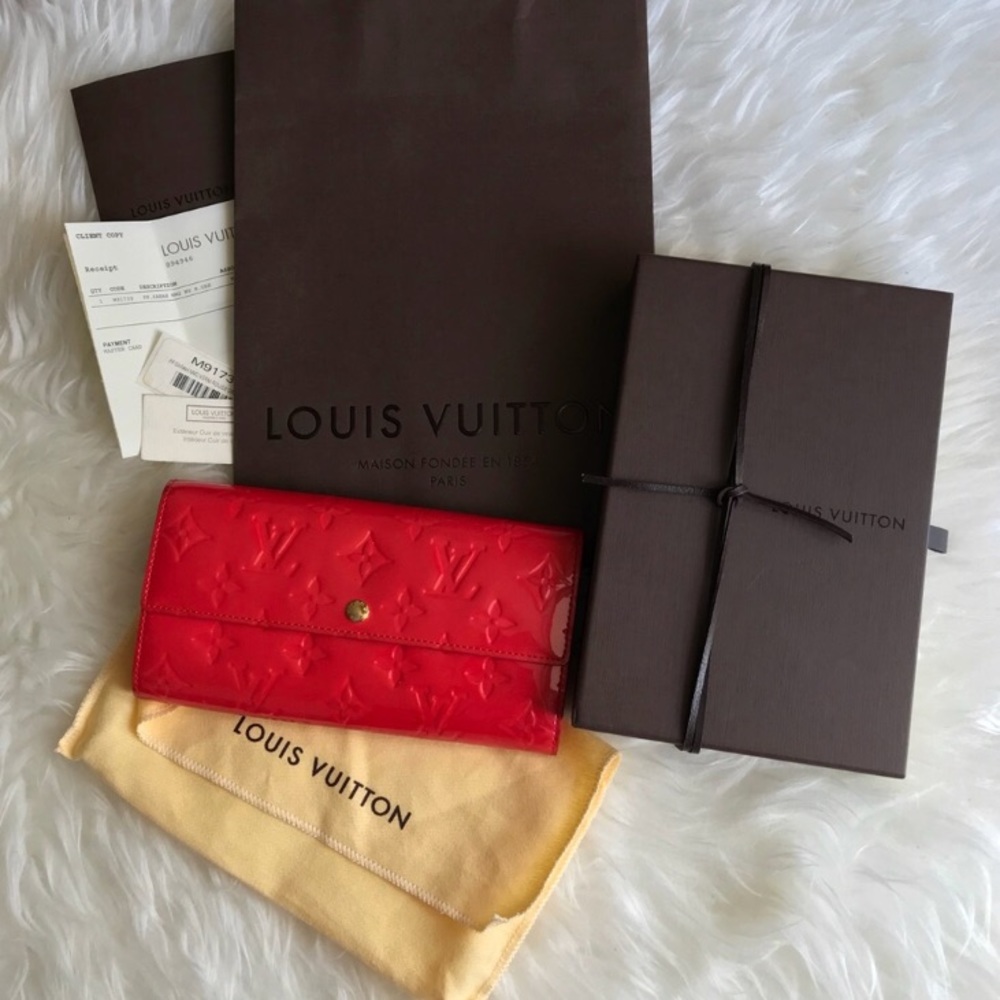 Authentic Louis Vuitton Vernis Sarah wallet